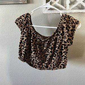 Leopard crop top size medium